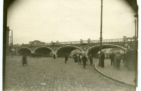 06 voetgangers in het midden van de Dampoort 19151