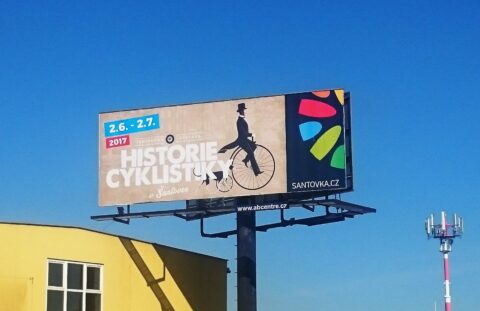 Billboard langs de weg in Tsjechie