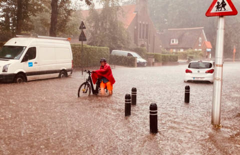 Eeklostraat onder water